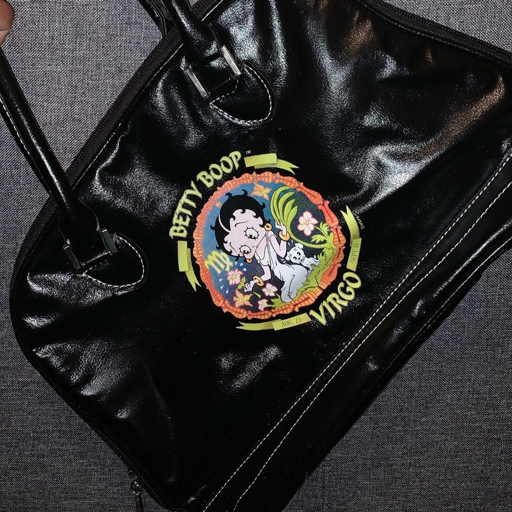 Meet your Posher, Cash